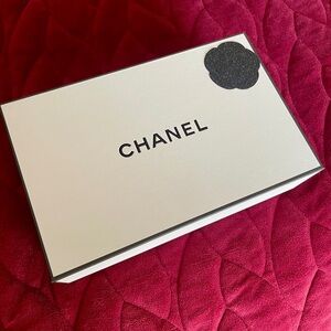 CHANEL Gift Box – Camellia, Sachet & Raffia – 8.5” Luxe Display